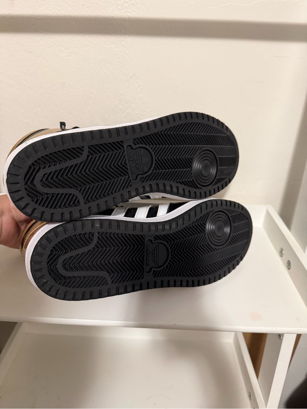 adidas Men’s High-Top Sneakers in Black, Gold and White 10.5 - Picture 3 of 6